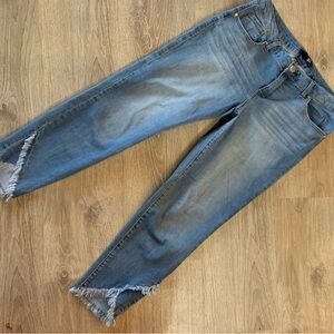 1822 Denim Ankle Jeans in Blue frayed bottom.
